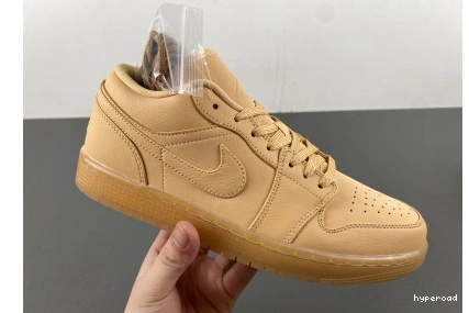 Hyperoad Vanilla 1 Jordan Low Air SE “Pale Sand” 0919